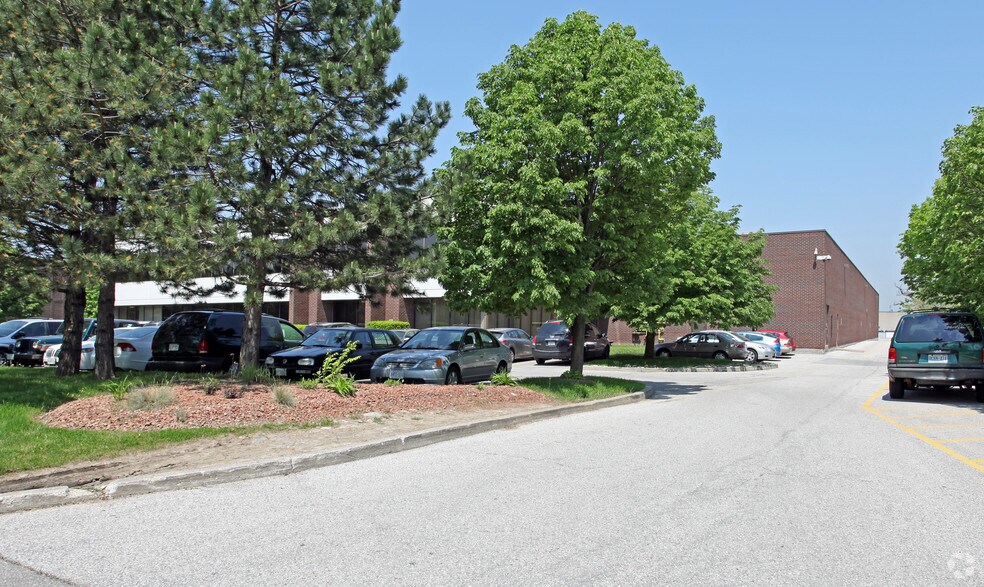 200 Bentley St, Markham, ON à louer - Photo de l’immeuble – Image 2 sur 14
