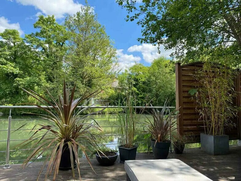 Bureau dans Louviers à louer - Photo de l’immeuble – Image 3 sur 5