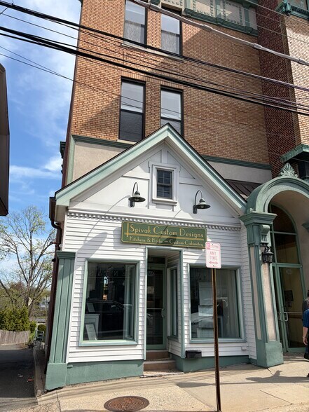 299-305 Main St, Port Washington, NY à louer - Photo de l’immeuble – Image 3 sur 11