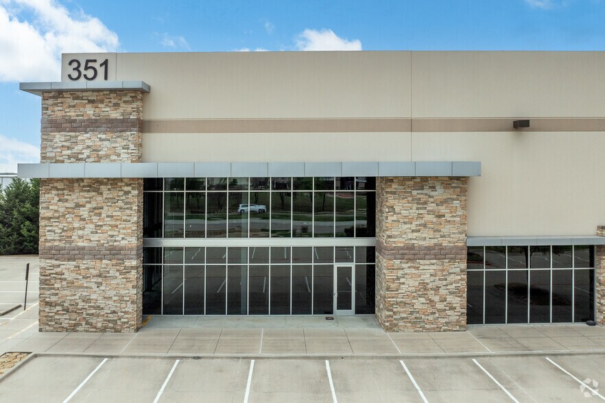 351 Lakeside Pky, Flower Mound, TX à louer - Photo de l’immeuble – Image 3 sur 5