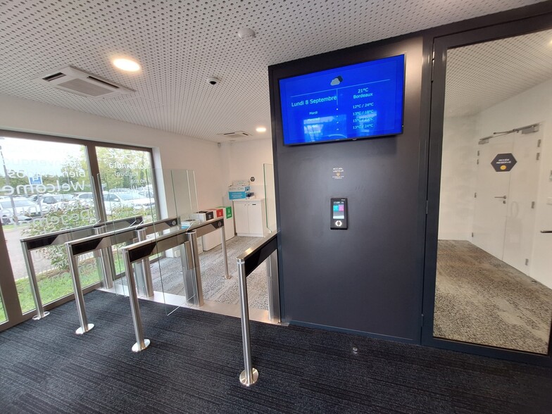 Bureau dans Le Haillan à louer - Photo de l’immeuble – Image 2 sur 14