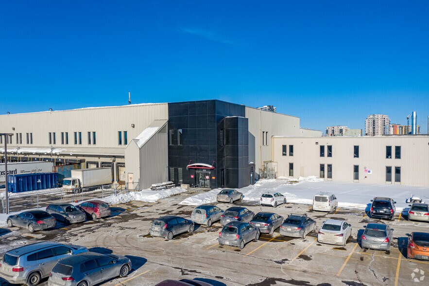 4141-4149 Autoroute 440, Laval, QC à louer - Photo de l’immeuble – Image 3 sur 8
