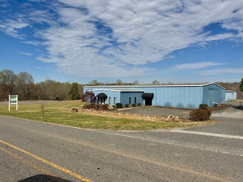 1143 Airport Rd, Shelby, NC à louer - Photo de l’immeuble – Image 1 sur 32