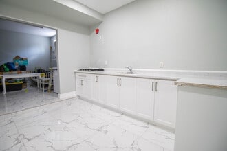 5126 Victoria Ave, Niagara Falls, ON à louer Photo intérieure– Image 1 sur 13