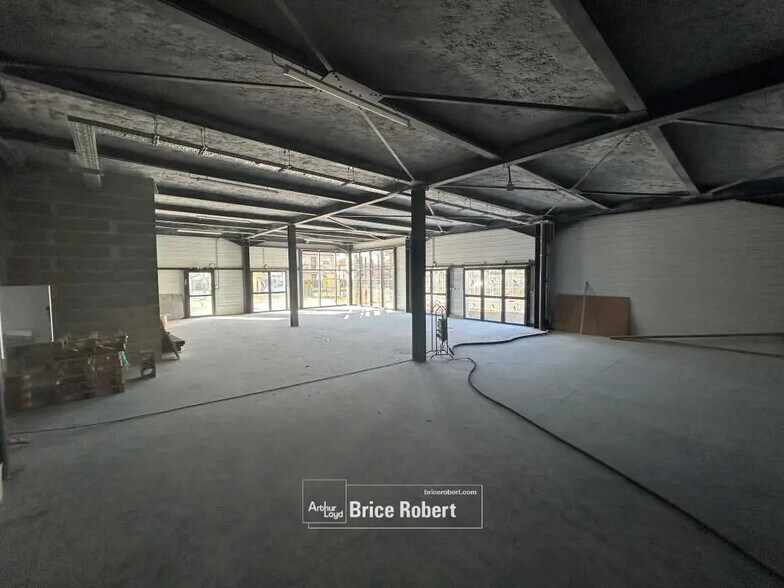 Local d'activités dans Décines-Charpieu à vendre - Photo intérieure – Image 2 sur 6