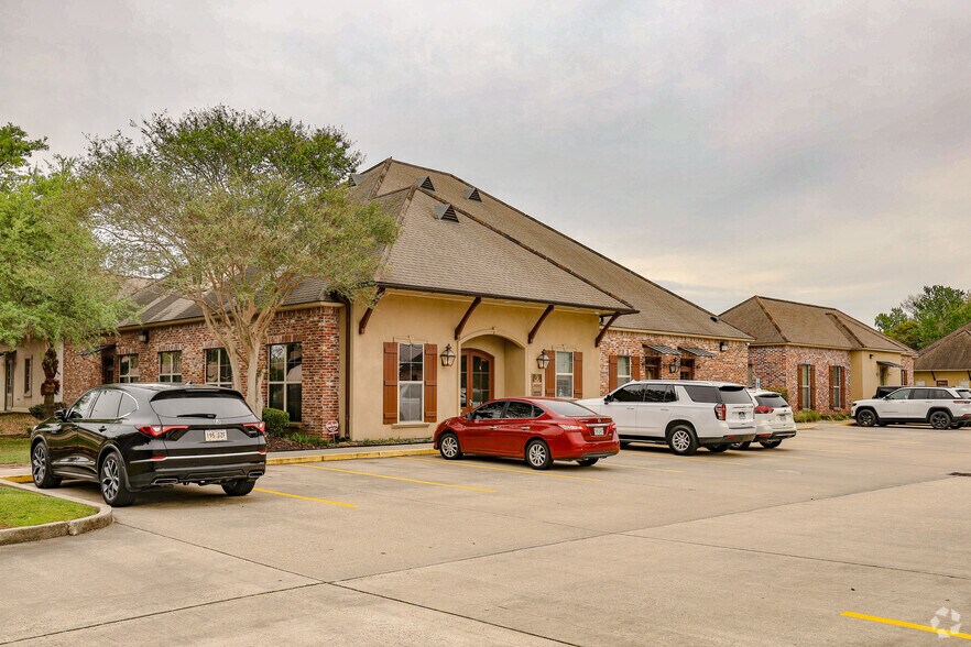 4451 Bluebonnet Blvd, Baton Rouge, LA à louer - Photo de l’immeuble – Image 3 sur 3