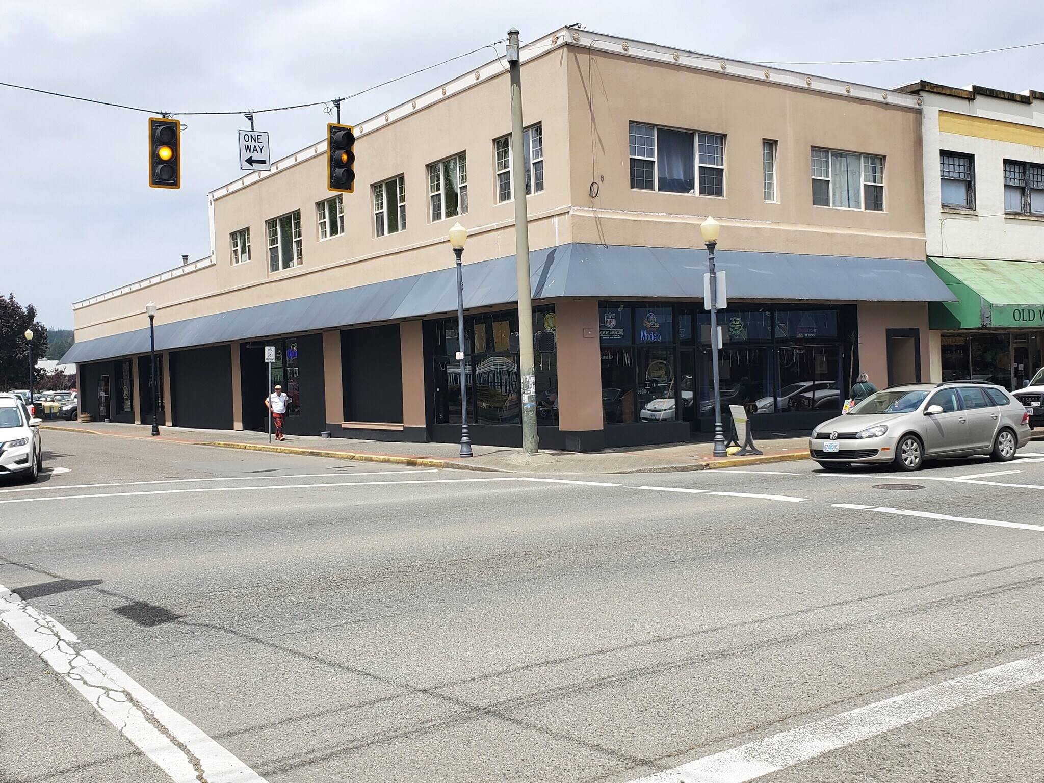 295 S Broadway, Coos Bay, OR à vendre Photo de l’immeuble– Image 1 sur 53
