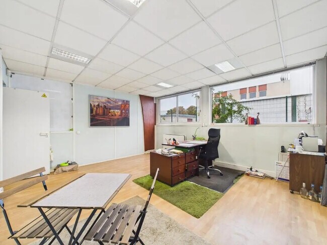 Plus de détails pour Bureau à louer