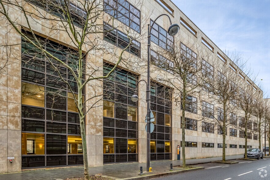 Bureau dans Rueil-Malmaison à louer - Photo de l’immeuble – Image 2 sur 4