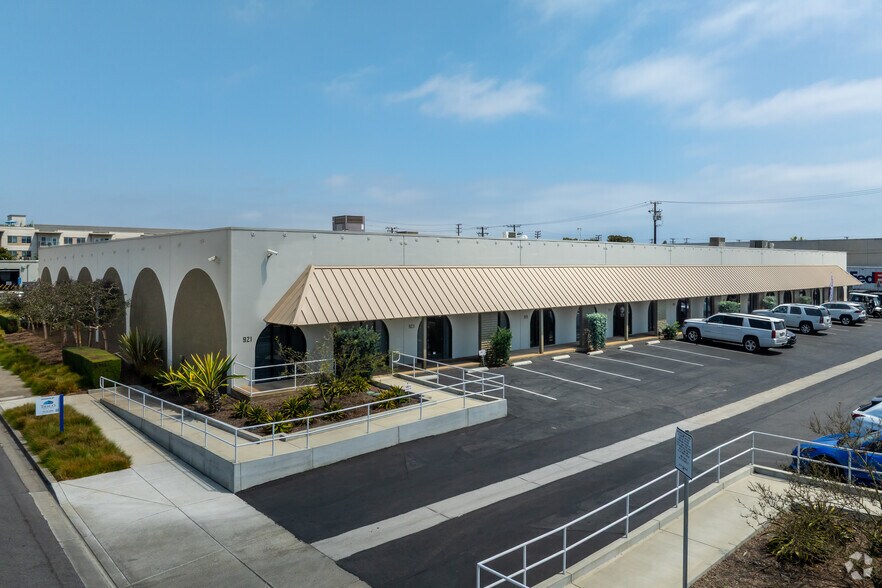 921-937 Newhall St, Costa Mesa, CA à louer - Photo de l’immeuble – Image 1 sur 5