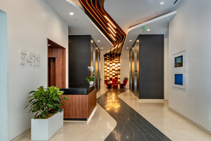 3415 S sepulveda Blvd, Los Angeles, CA à louer - Hall d’entrée – Image 2 sur 21