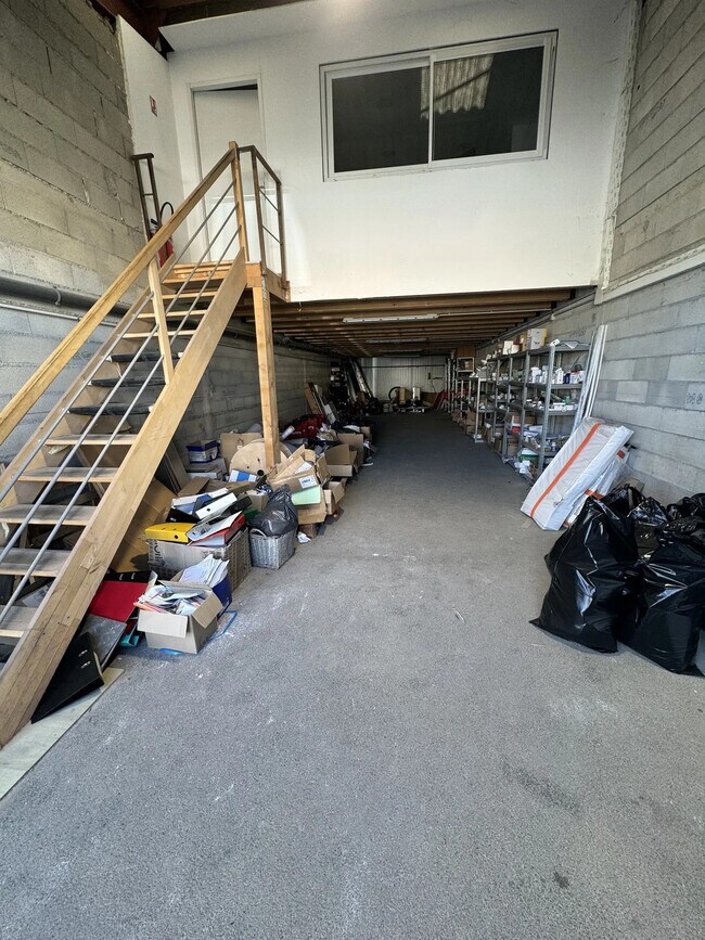 Plus de détails pour Local d’activités à vendre