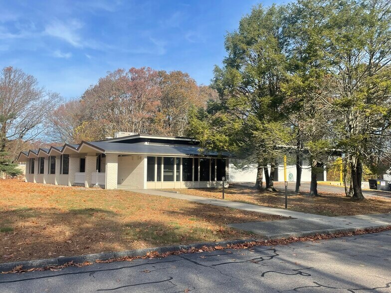 271 Jenckes Hill Rd, Lincoln, RI à vendre - Photo de l’immeuble – Image 2 sur 12