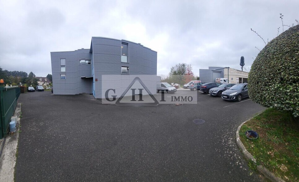 Industriel/Logistique dans Mandres-les-Roses à louer - Photo de l’immeuble – Image 3 sur 15