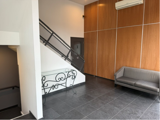 1256 E 6th Ave, Vancouver, BC à louer Hall d’entrée– Image 1 sur 7