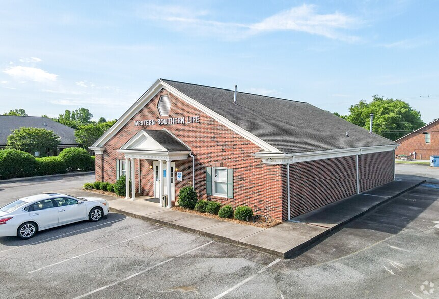 970 Lee Ann Dr NE, Concord, NC à louer - Photo de l’immeuble – Image 1 sur 14