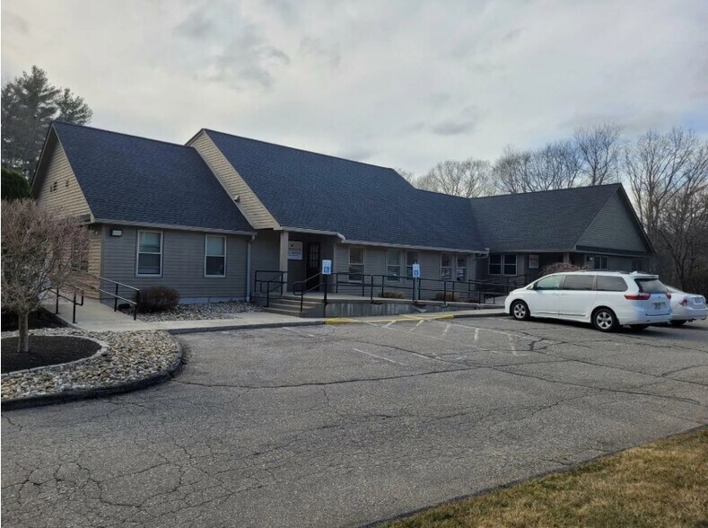 67 Hall Rd, Sturbridge, MA à louer - Photo de l’immeuble – Image 1 sur 3