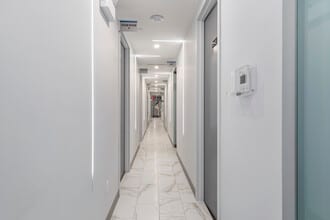 6527 Roosevelt Ave, Woodside, NY à louer Photo intérieure– Image 2 sur 6