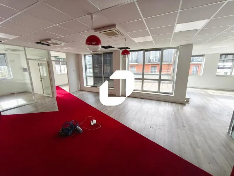Bureau dans Neuilly-Plaisance à louer Photo intérieure– Image 1 sur 9