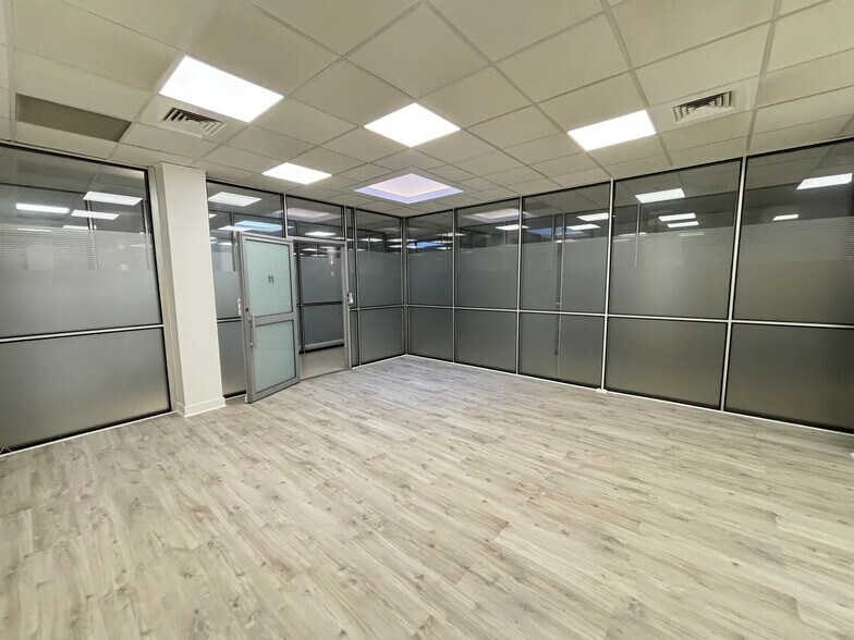 24 Rue Rennequin, Paris à louer - Photo de l’immeuble – Image 3 sur 11