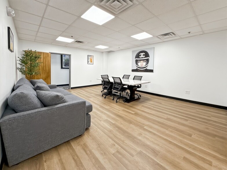 349 W Commercial St, East Rochester, NY à louer - Photo intérieure – Image 2 sur 14