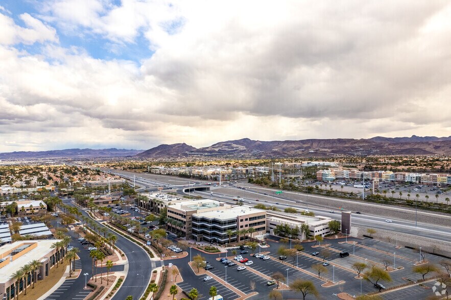 2360 Corporate Cir, Henderson, NV à louer - Photo de l’immeuble – Image 3 sur 3
