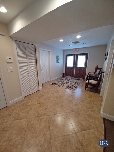 601 E Strawbridge Ave, Melbourne, FL à louer - Photo de l’immeuble – Image 2 sur 7