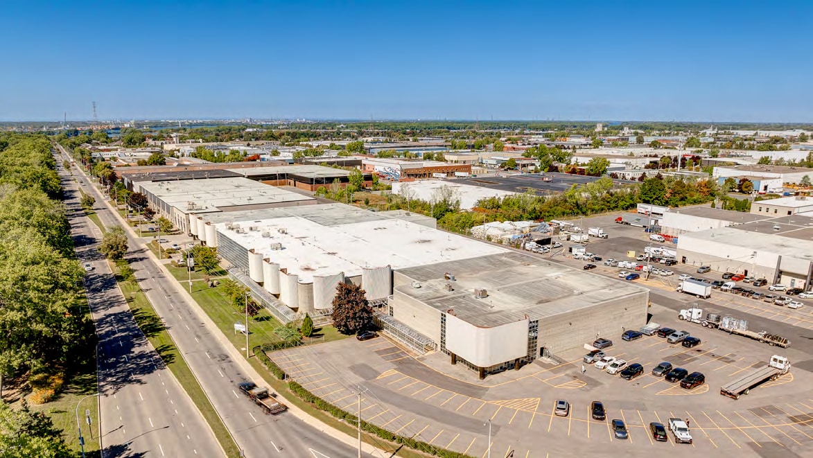 867-877 Boul Jean-Paul-Vincent, Longueuil, QC à louer Photo de l’immeuble– Image 1 sur 5