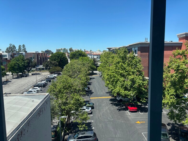 99 S Lake Ave, Pasadena, CA à louer - Photo de l’immeuble – Image 3 sur 13