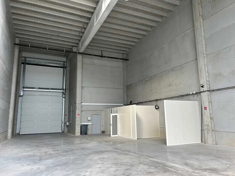 Local d’activités dans Sainghin-en-Mélantois à louer - Photo de l’immeuble – Image 1 sur 5