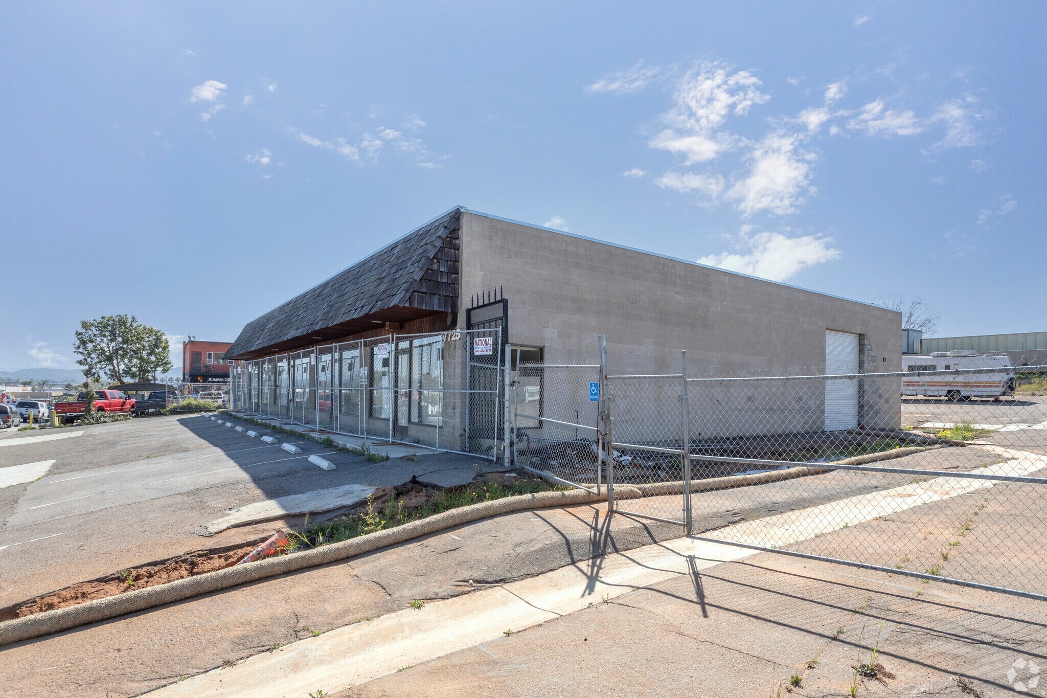 7725-7739 Othello Ave, San Diego, CA à louer Photo de l’immeuble– Image 1 sur 8