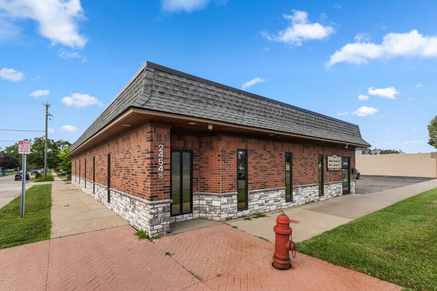 24548 W Warren St, Dearborn Heights, MI à vendre - Photo de l’immeuble – Image 1 sur 23