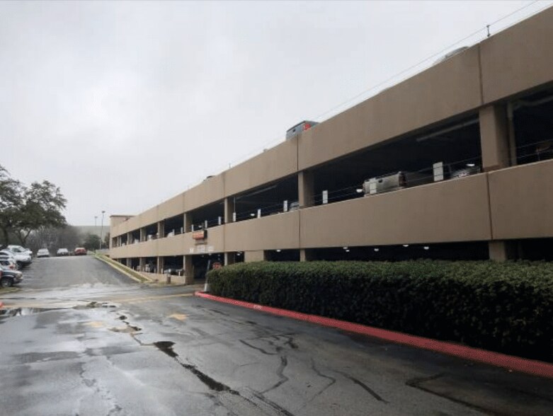 6061 W IH-10, San Antonio, TX à vendre - Photo de l’immeuble – Image 3 sur 17