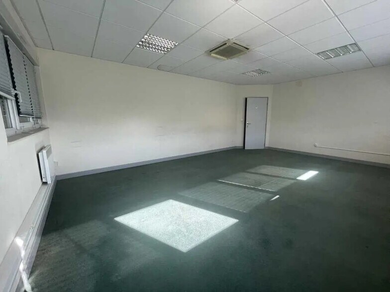 Bureau dans Allonne à louer - Photo intérieure – Image 3 sur 8