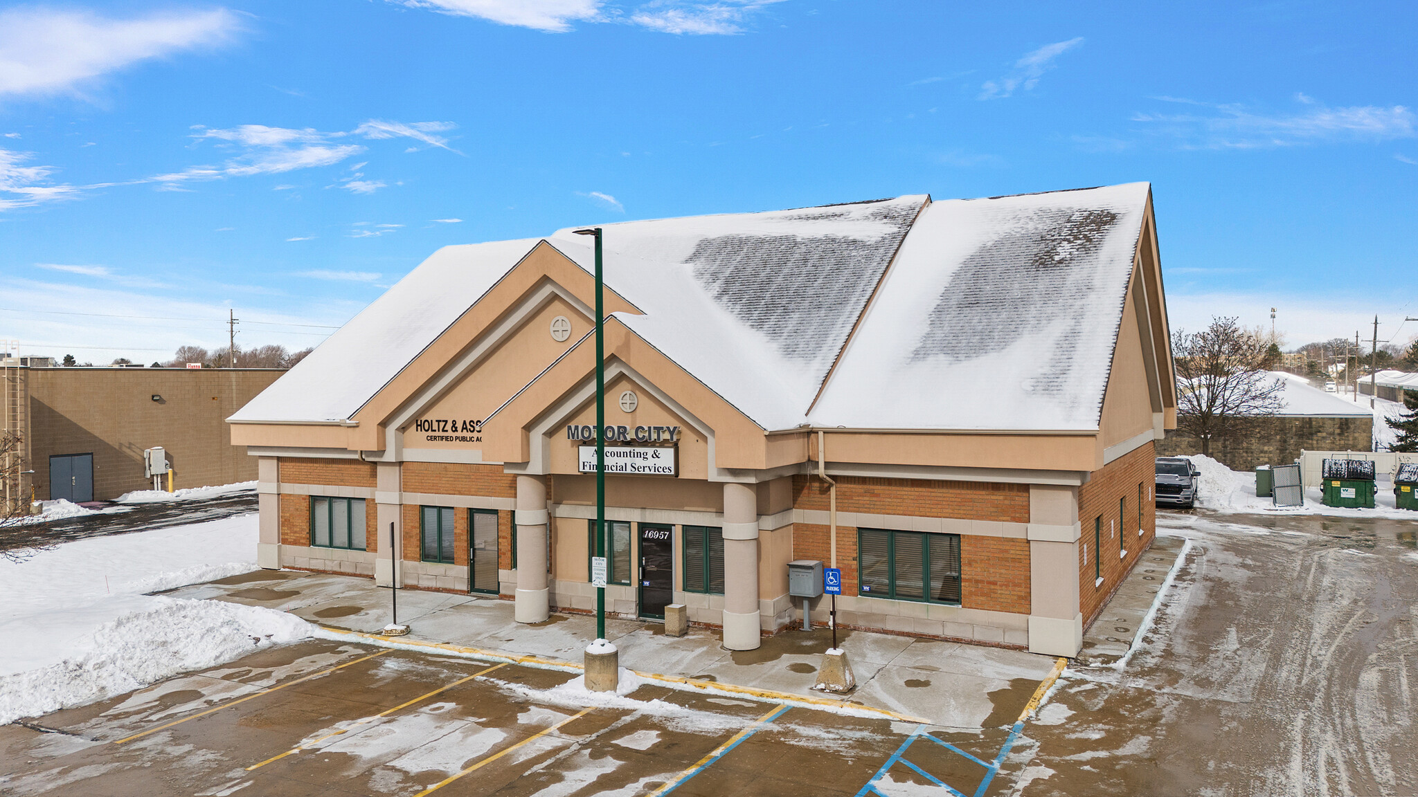 16955-16957 18 Mile Rd, Clinton Township, MI à louer Photo de l’immeuble– Image 1 sur 1