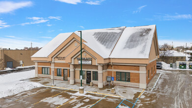 16955-16957 18 Mile Rd, Clinton Township, MI à louer Photo de l’immeuble– Image 1 sur 1