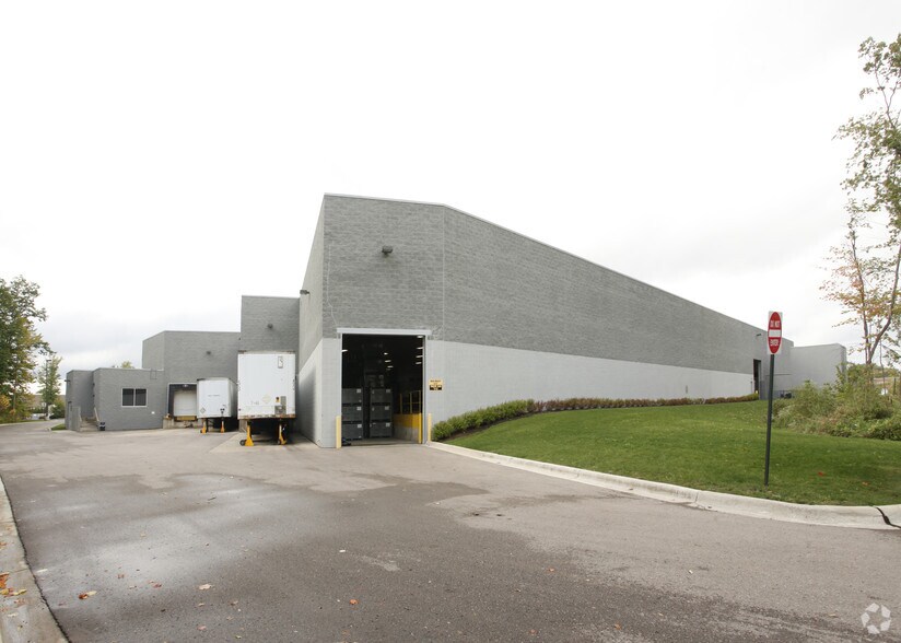 46480 Magellan Dr, Novi, MI à louer - Photo de l’immeuble – Image 2 sur 2