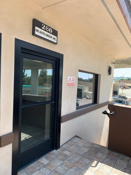 21450 Golden Springs Dr, Walnut, CA à louer - Photo de l’immeuble – Image 3 sur 7