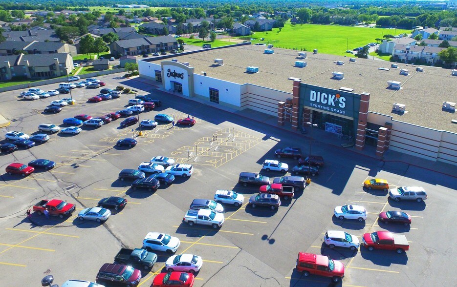 2057 N Rock Rd, Wichita, KS à louer - Photo de l’immeuble – Image 3 sur 4
