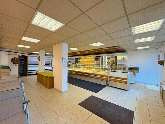 Plus de détails pour Local commercial à louer