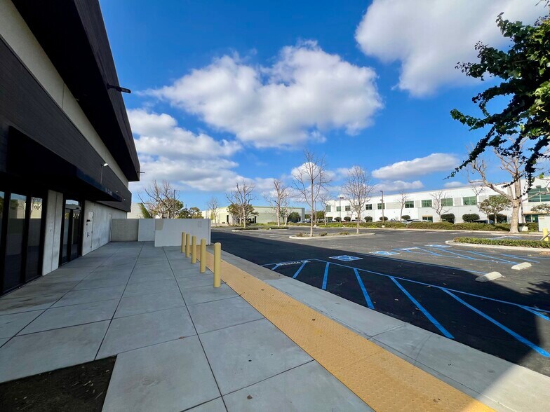 1690 Universe Cir, Oxnard, CA à louer - Photo de l’immeuble – Image 3 sur 13