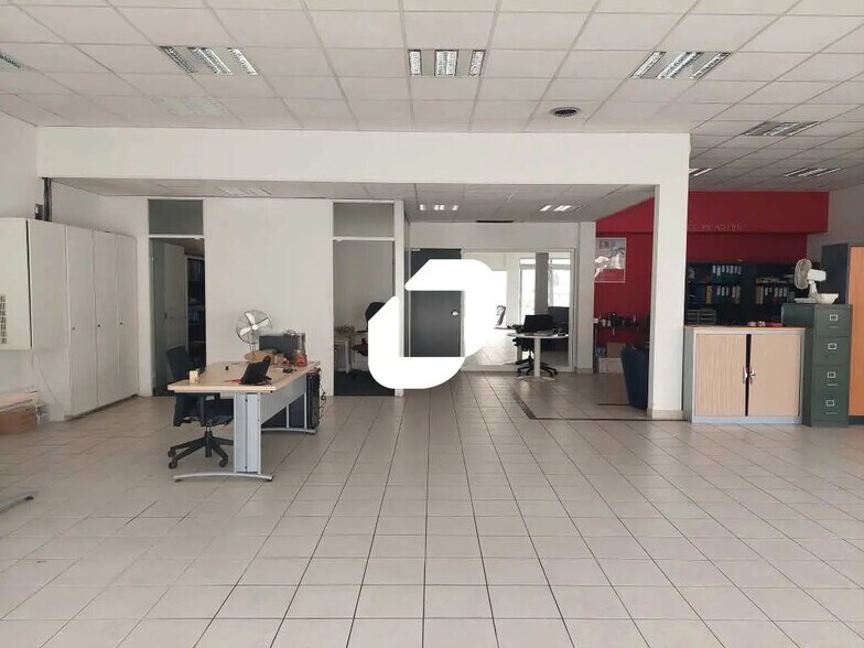 Local commercial dans Jouars-Pontchartrain à louer - Photo de l’immeuble – Image 2 sur 6