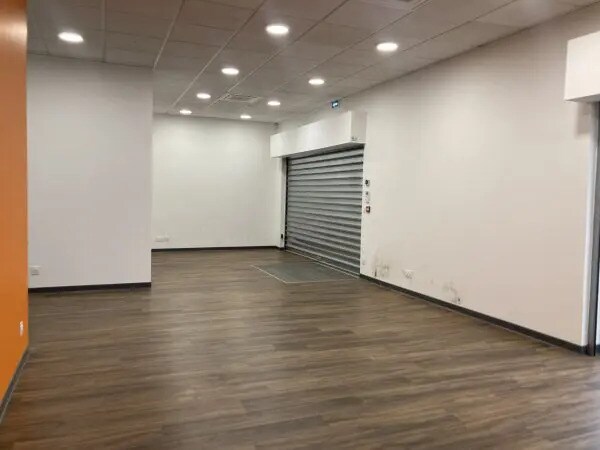 Local d’activités dans Argelès-sur-Mer à louer - Photo de l’immeuble – Image 2 sur 4