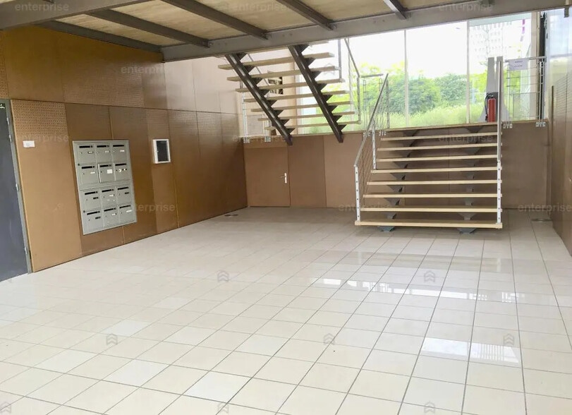 Bureau dans Amiens à vendre - Hall d’entrée – Image 3 sur 5