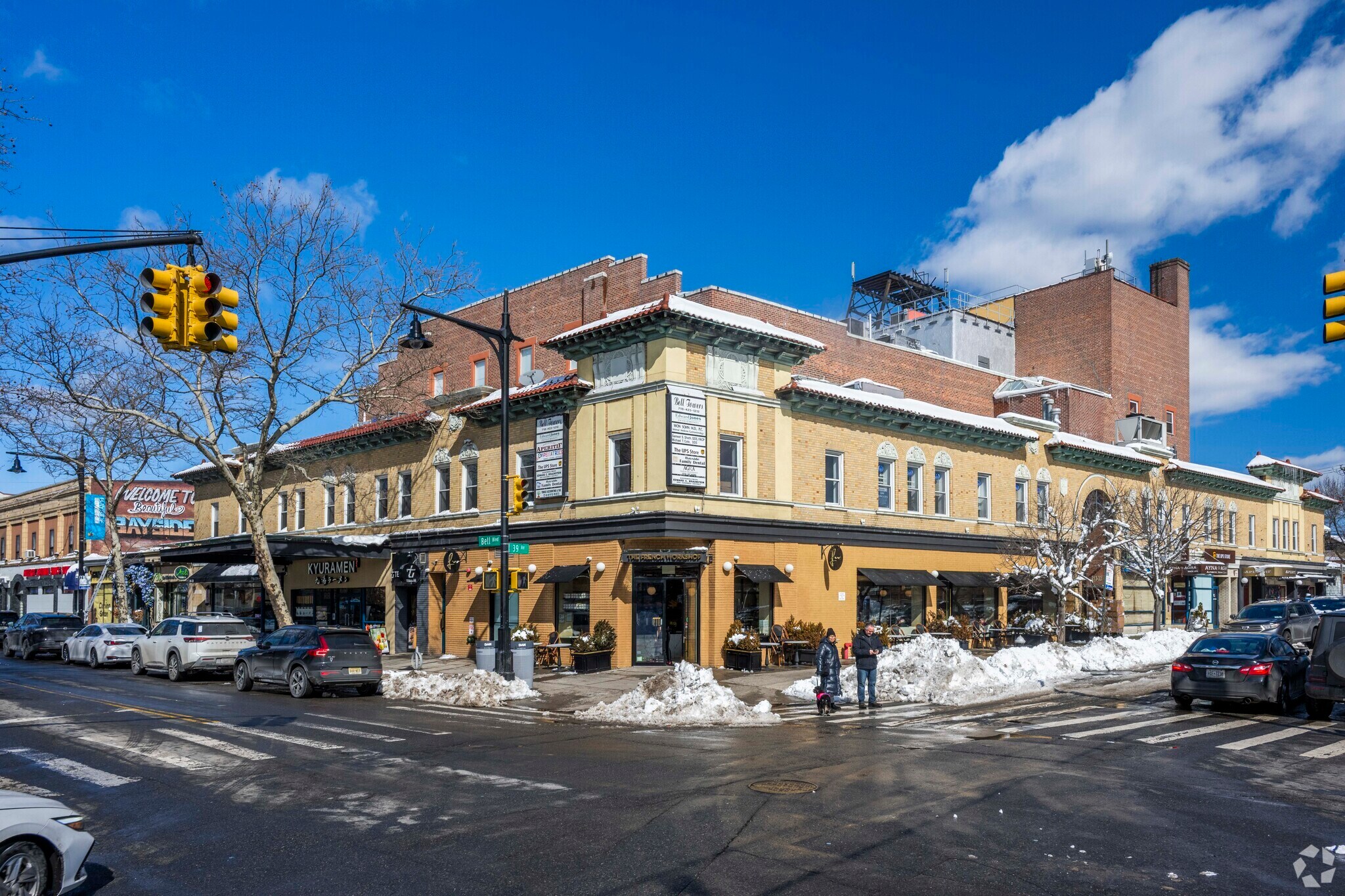 21333 39th Ave, Bayside, NY à louer Photo principale– Image 1 sur 5