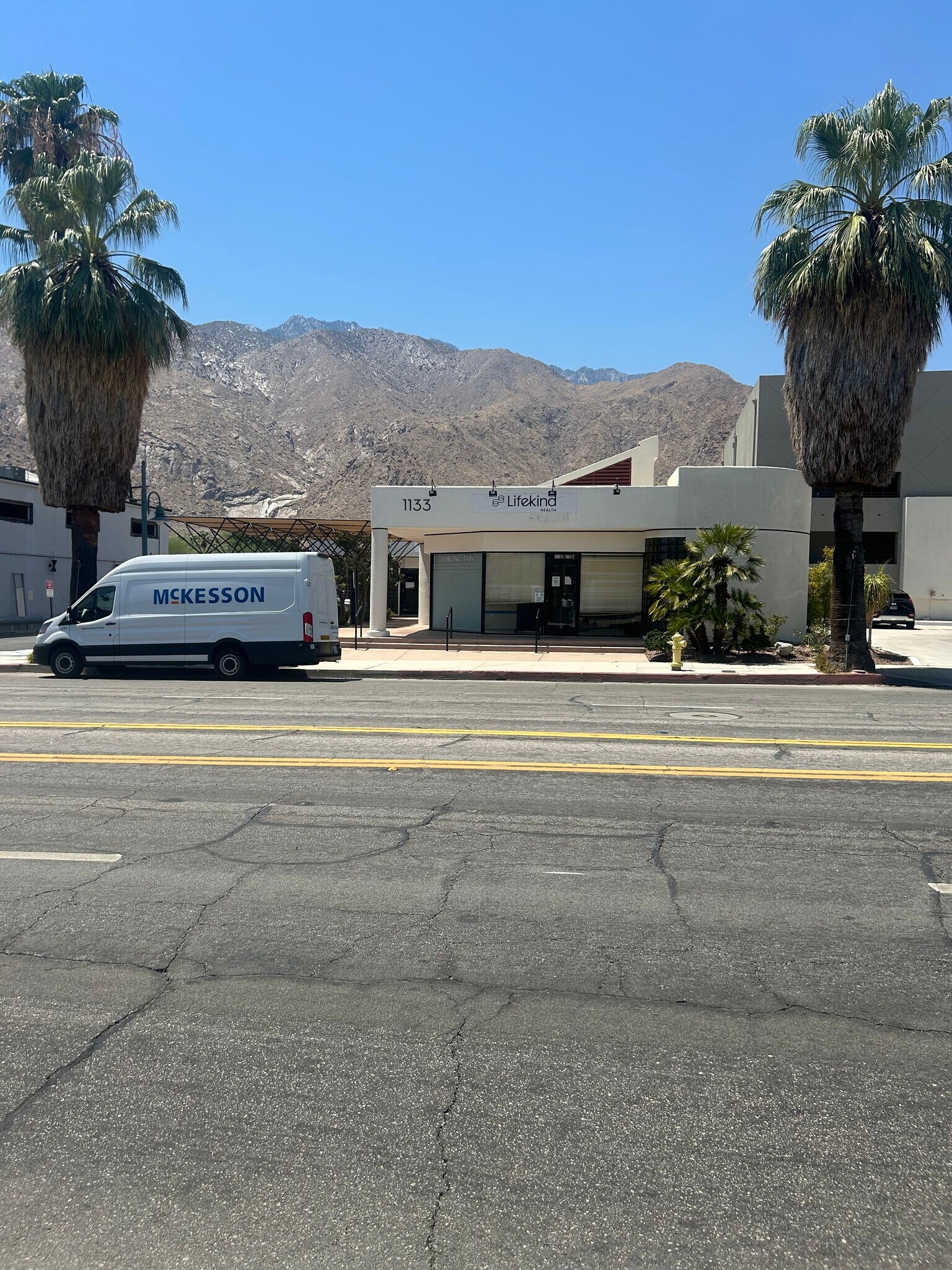 1133 N Palm Canyon Dr, Palm Springs, CA à louer Photo de l’immeuble– Image 1 sur 37
