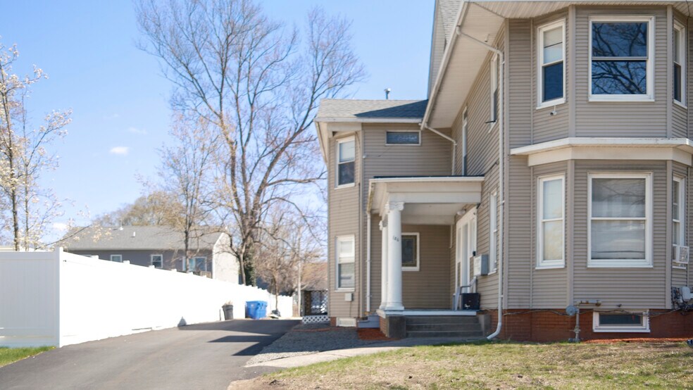 186 Summit St, Pawtucket, RI à vendre - Photo de l’immeuble – Image 2 sur 46