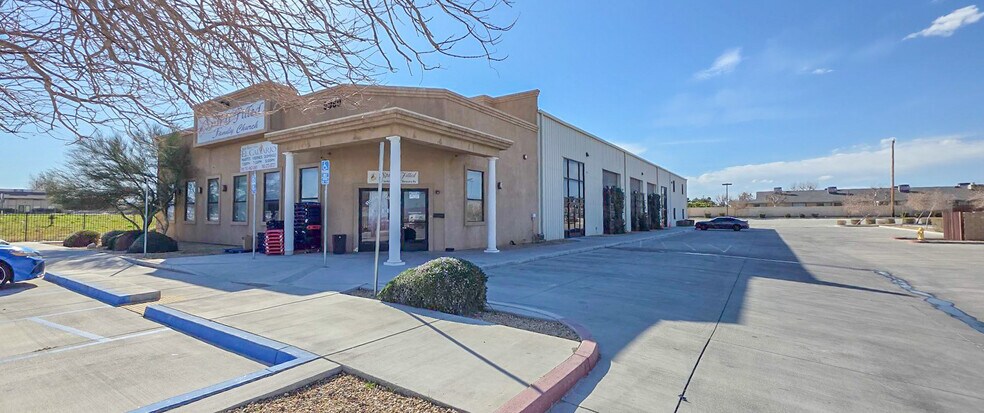 9980 Hesperia Rd, Hesperia, CA à louer - Photo de l’immeuble – Image 1 sur 6