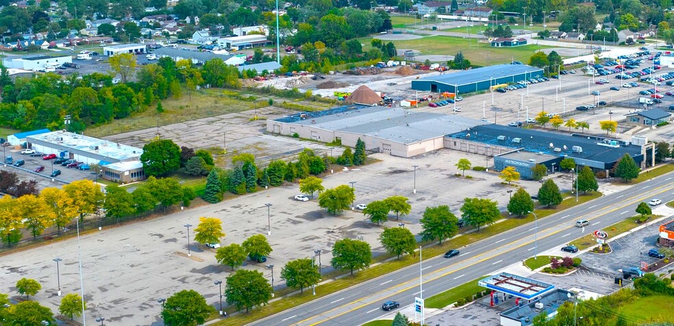 32000 Ford Rd, Garden City, MI à louer - Photo de l’immeuble – Image 1 sur 1