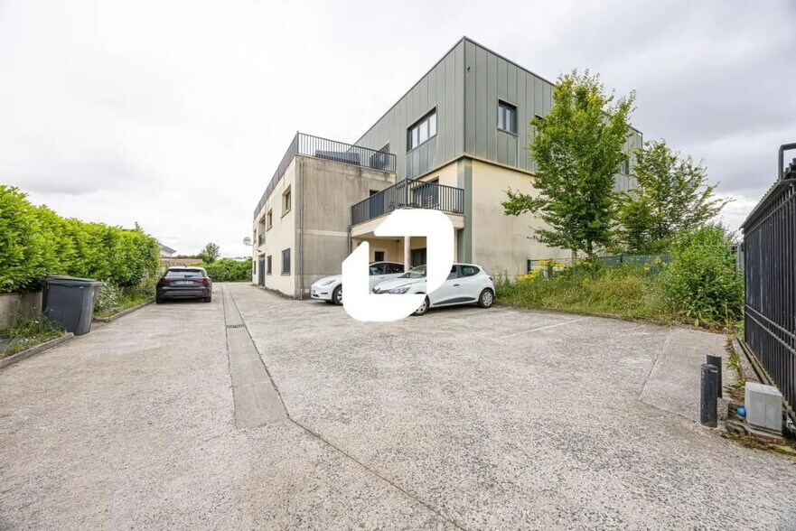 Bureau dans Chanteloup-en-Brie à louer - Photo de l’immeuble – Image 3 sur 10